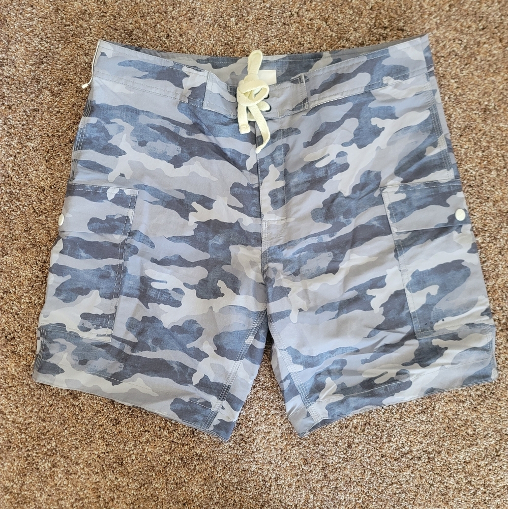 NWOT Men's Boardshorts